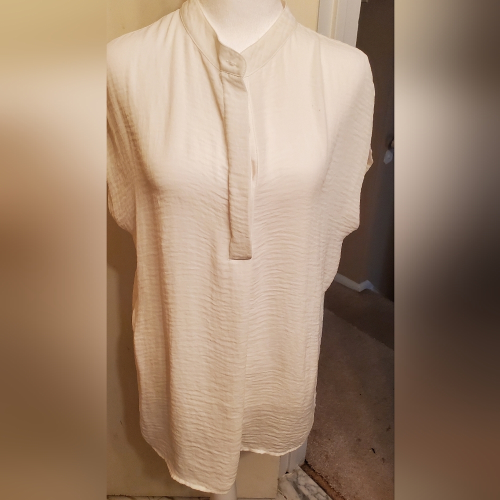CAbi style# 738 white placket short sleeve blouse sz Med